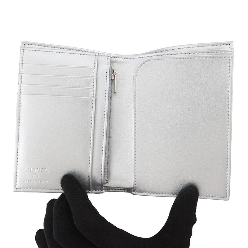 シャネル パスポートケース 二つ折り財布 ココマーク メタリック コンパクトウォレット キャビアスキン AP4665 CHANEL