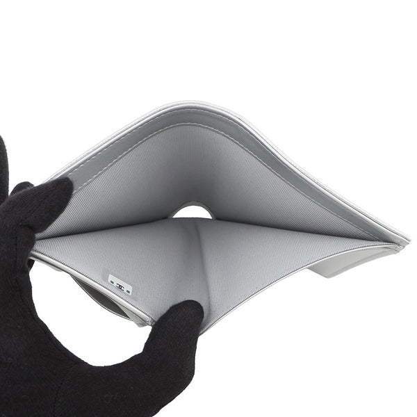 シャネル パスポートケース 二つ折り財布 ココマーク メタリック コンパクトウォレット キャビアスキン AP4665 CHANEL