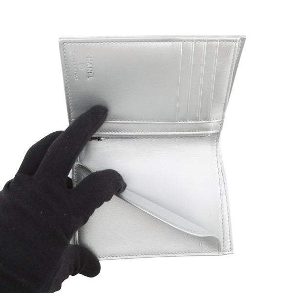 シャネル パスポートケース 二つ折り財布 ココマーク メタリック コンパクトウォレット キャビアスキン AP4665 CHANEL