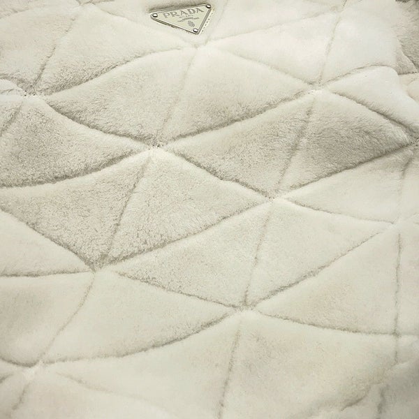 プラダ トートバッグ トライアングルロゴ ムートン 1BG130V PRADA ポーチ付き 白