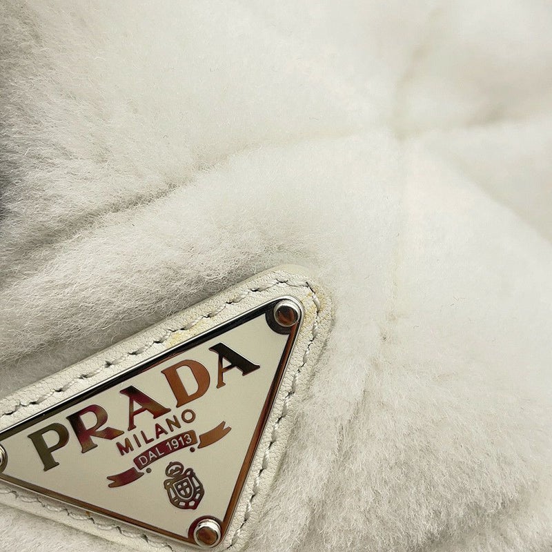 プラダ トートバッグ トライアングルロゴ ムートン 1BG130V PRADA ポーチ付き 白