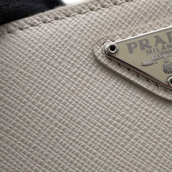 プラダ ポーチ ミニ トライアングルロゴ サフィアーノ 2TT105 PRADA ポシェット 白