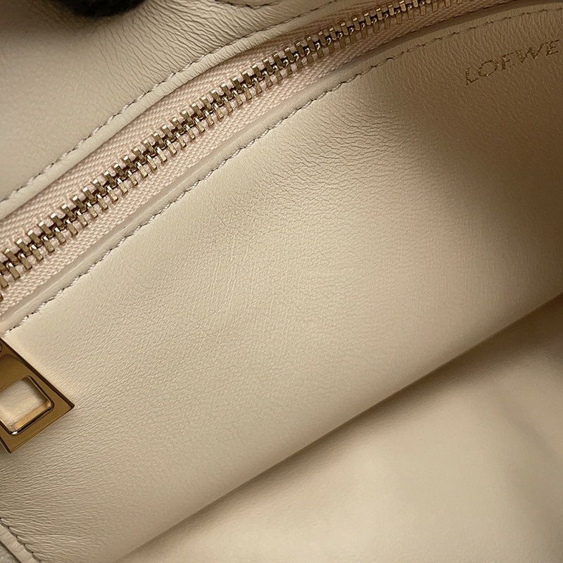 ロエベ ショルダーバッグ スクイーズ スモール レザー A914NCHX01 LOEWE 2ｗay