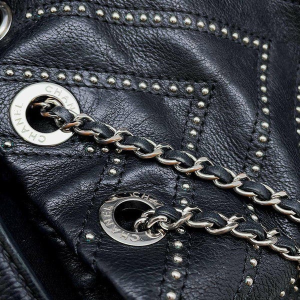 シャネル ハンドバッグ ココマーク シェブロン スタッズ 巾着 レザー CHANEL 2wayショルダーバッグ 黒