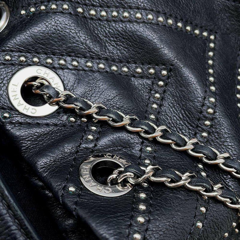 シャネル ハンドバッグ ココマーク シェブロン スタッズ 巾着 レザー CHANEL 2wayショルダーバッグ 黒