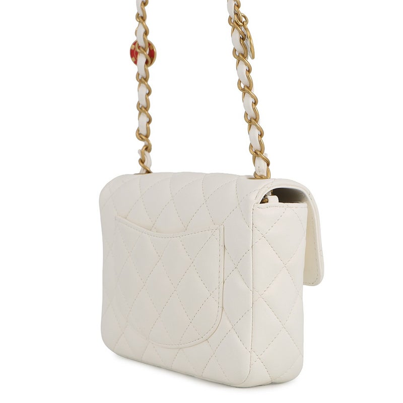 シャネル チェーンショルダーバッグ マトラッセ ココマーク メダル ラムスキン AS3738 CHANEL 白