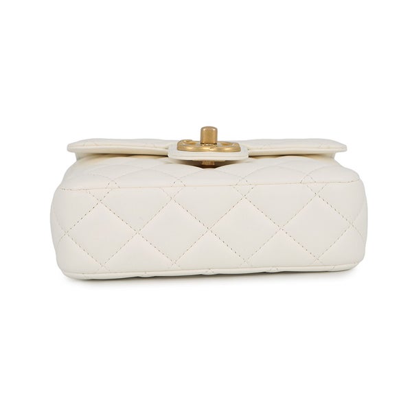 シャネル チェーンショルダーバッグ マトラッセ ココマーク メダル ラムスキン AS3738 CHANEL 白