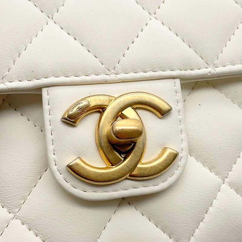シャネル チェーンショルダーバッグ マトラッセ ココマーク メダル ラムスキン AS3738 CHANEL 白