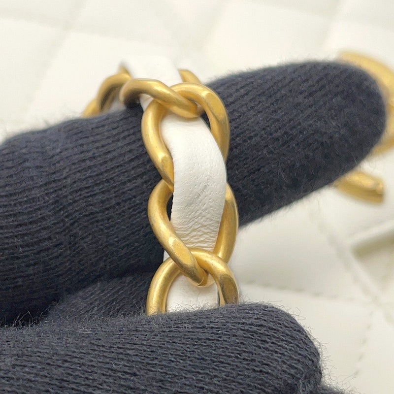 シャネル チェーンショルダーバッグ マトラッセ ココマーク メダル ラムスキン AS3738 CHANEL 白