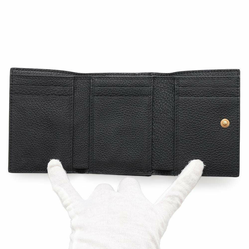 グッチ 三つ折り財布 エンボスロゴ コンパクトウォレット レザー