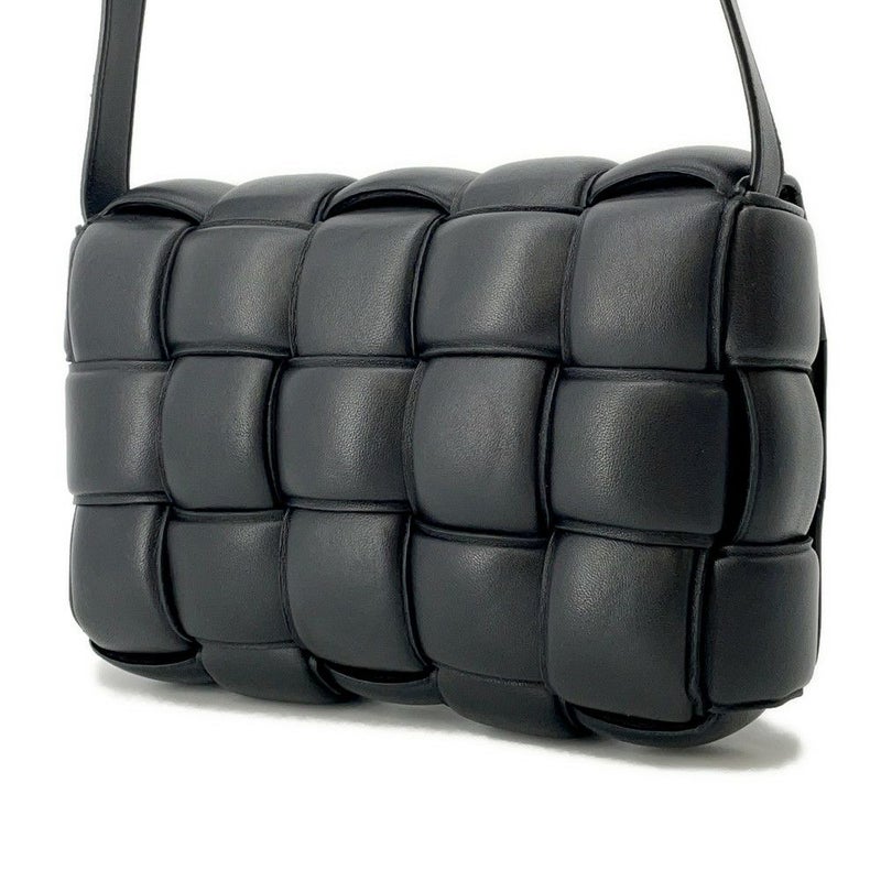 ボッテガヴェネタ ショルダーバッグ イントレチャート パデッド カセット ラムスキン 591970 BOTTEGA VENETA 黒