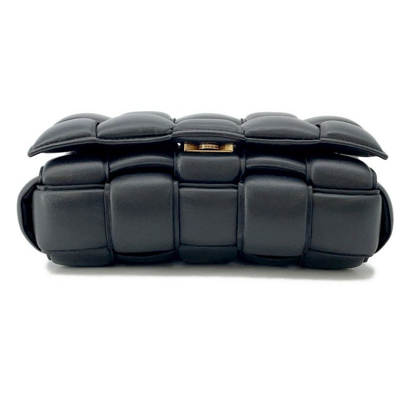 ボッテガヴェネタ ショルダーバッグ イントレチャート パデッド カセット ラムスキン 591970 BOTTEGA VENETA 黒