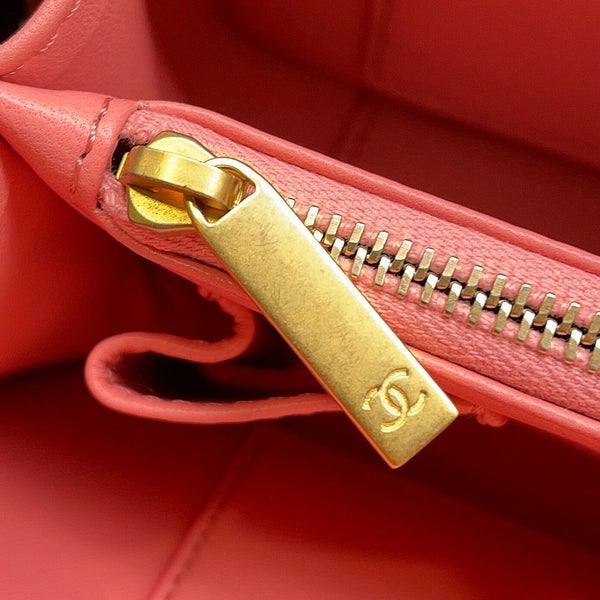 シャネル チェーンショルダーバッグ マトラッセ ココマーク バニティ トップハンドル ラムスキン AS3318 CHANEL バッグ