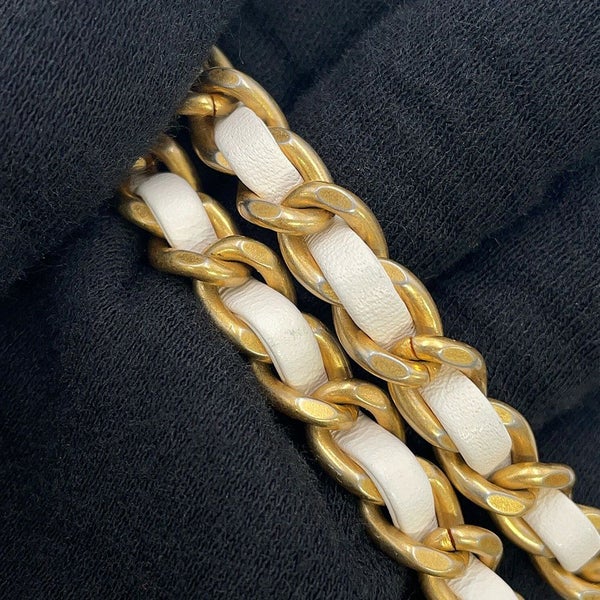 シャネル チェーンショルダーバッグ ミニマトラッセ ココマーク ラムスキン AS1786 CHANEL ココボール 白