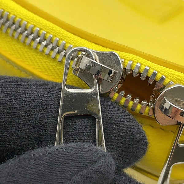 ロエベ ショルダーバッグ バーティカル クロスボディポケット アナグラム レザー C565S59X01 LOEWE メンズ