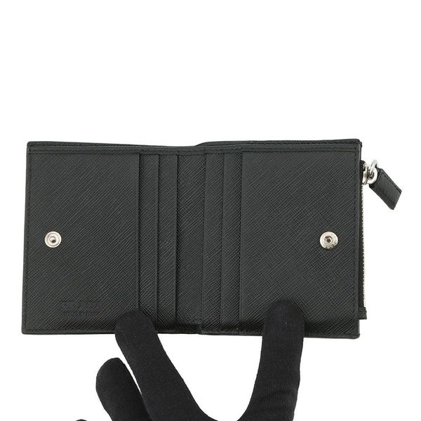 プラダ 二つ折り財布 サフィアーノ トライアングルロゴ 2ML049 PRADA 黒