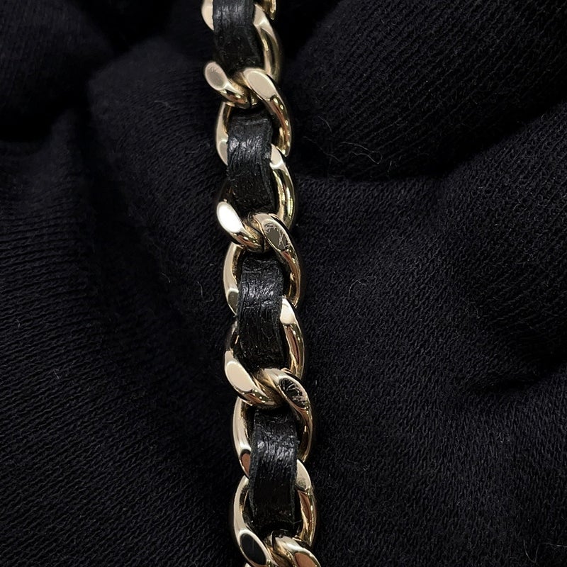 シャネル チェーンショルダーバッグ マトラッセ スモールヴァニティバッグ キャビアスキン AP2502 CHANEL 黒