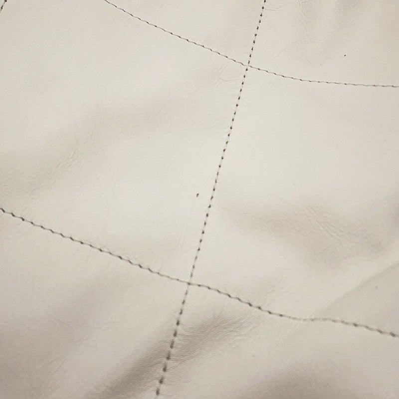 シャネル ハンドバッグ CHANEL 22 マトラッセ スモール シャイニーカーフスキン AS3260 ポーチ付き 白