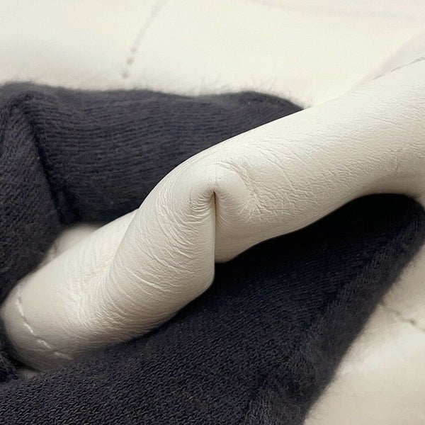 シャネル ハンドバッグ CHANEL 22 マトラッセ スモール シャイニーカーフスキン AS3260 ポーチ付き 白