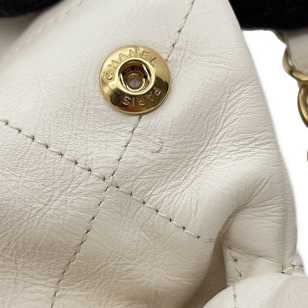 シャネル ハンドバッグ CHANEL 22 マトラッセ スモール シャイニーカーフスキン AS3260 ポーチ付き 白