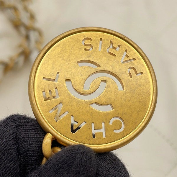 シャネル ハンドバッグ CHANEL 22 マトラッセ スモール シャイニーカーフスキン AS3260 ポーチ付き 白