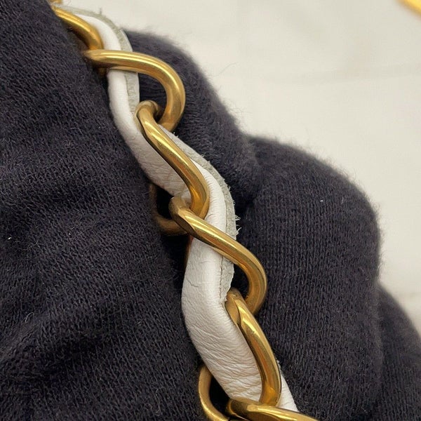 シャネル ハンドバッグ CHANEL 22 マトラッセ スモール シャイニーカーフスキン AS3260 ポーチ付き 白