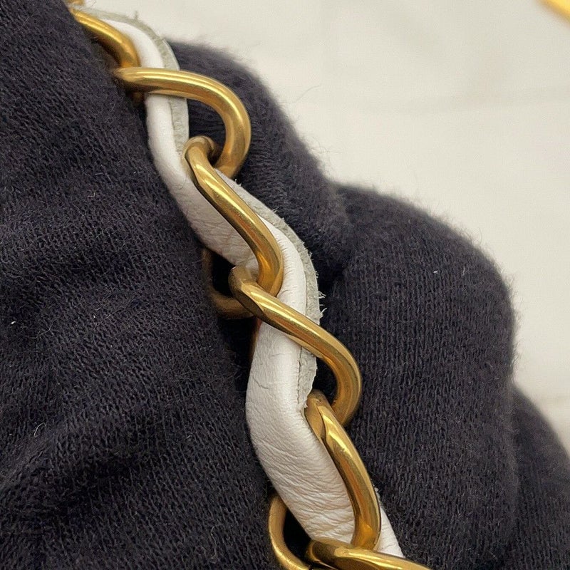 シャネル ハンドバッグ CHANEL 22 マトラッセ スモール シャイニーカーフスキン AS3260 ポーチ付き 白