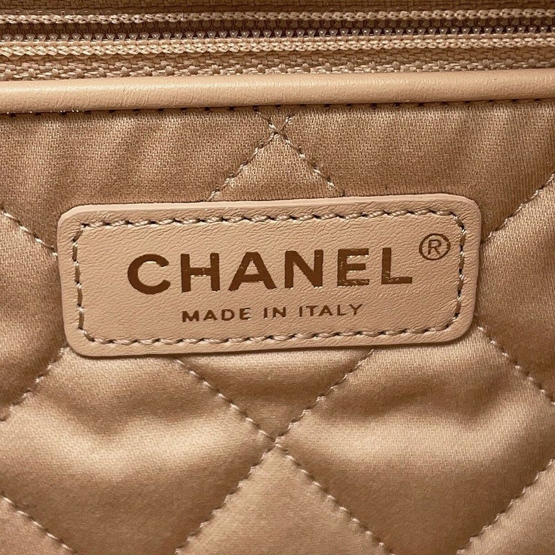 シャネル ハンドバッグ CHANEL 22 マトラッセ スモール シャイニーカーフスキン AS3260 ポーチ付き 白