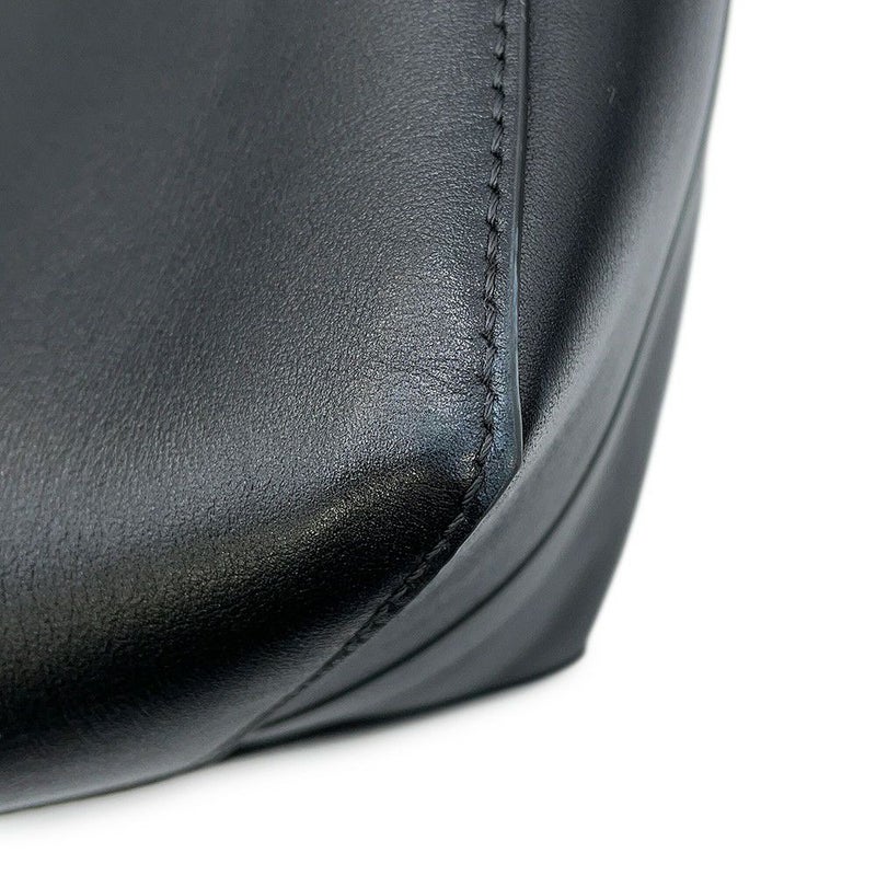 ヴァレンティノ・ガラヴァーニ トートバッグ Vロゴ ショッピングバッグ レザー 5Y0B0C93JHH VALENTINO 黒