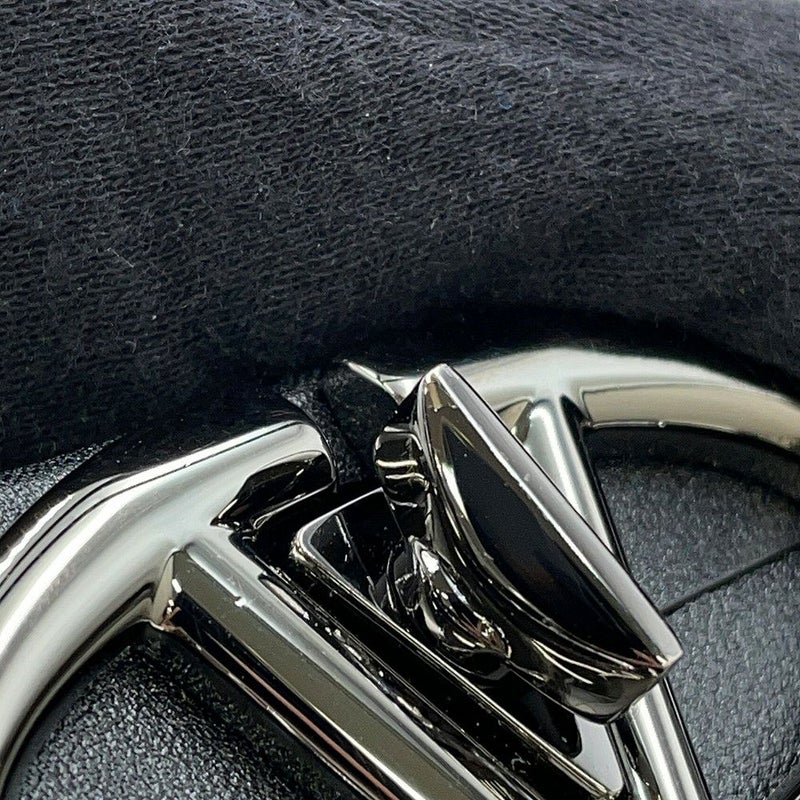 ヴァレンティノ・ガラヴァーニ トートバッグ Vロゴ ショッピングバッグ レザー 5Y0B0C93JHH VALENTINO 黒