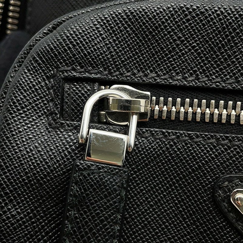 プラダ ボディバッグ トライアングルロゴ レザー 2VZ031 PRADA 黒