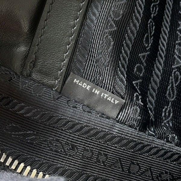 プラダ ボディバッグ トライアングルロゴ レザー 2VZ031 PRADA 黒