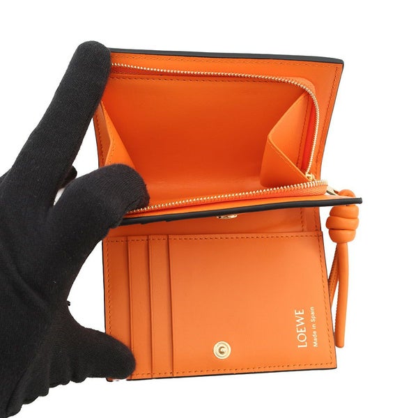 ロエベ 二つ折り財布 ノット コンパクトウォレット シャイニーナパカーフレザー CEM1NCWX01 LOEWE 財布 バイカラー 黒