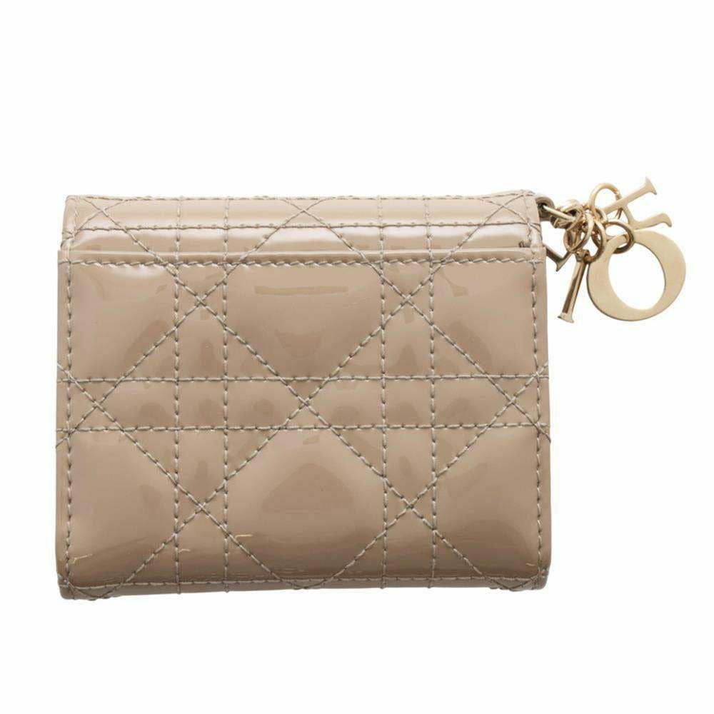ディオール　三つ折り財布　ロータスウォレット　パテント　ベージュ　カナージュ DIOR | 【日本限定】Lady Dior Lotus ウォレット カナージュ パテント
