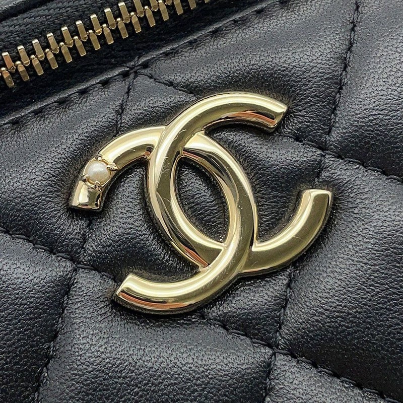 シャネル チェーンショルダーバッグ マトラッセ ココマーク フェイクパール ヴァニティ ラムスキン AP2199 CHANEL 黒