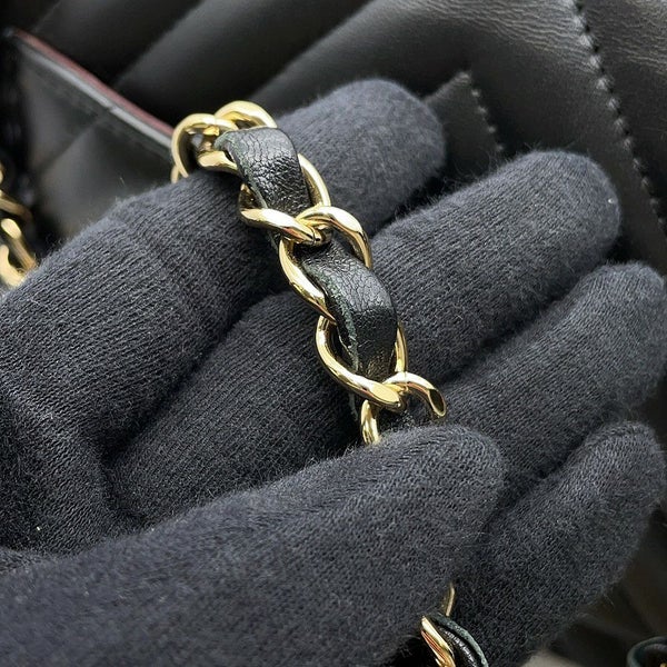 シャネル チェーンショルダーバッグ シェブロン Vステッチ ココマーク ラムスキン A01112 CHANEL ダブルチェーン 黒