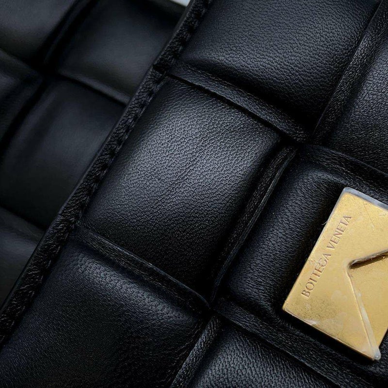 ボッテガヴェネタ ショルダーバッグ イントレチャート キャンディ パデッド カセット ラムスキン 716648 黒