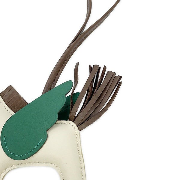 エルメス バッグチャーム ロデオPM ペガサス クレ/ショコラ/ヴェールモワイヤン ラムスキン W刻印 HERMES