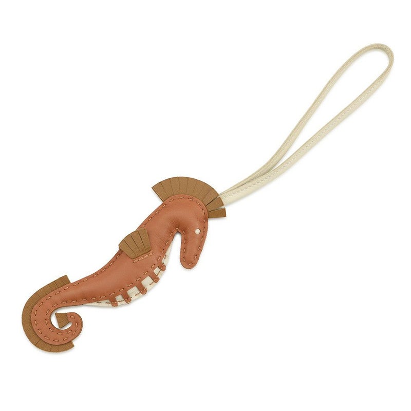 エルメス バッグチャーム イポ タツノオトシゴ ゴールド/クレ/クラフト ラムスキン B刻印 HERMES