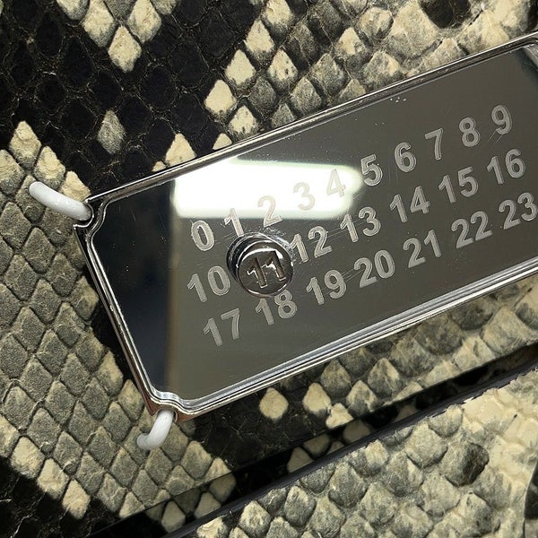 メゾンマルジェラ ショルダーバッグ スナッチト パイソン型押しレザー S56WF0156 Maison Margiela