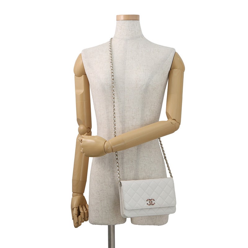 シャネル チェーンウォレット マトラッセ ココマーク ビジュー キャビアスキン CHANEL 財布 白