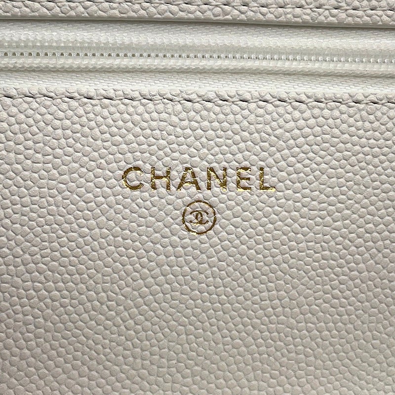 シャネル チェーンウォレット マトラッセ ココマーク ビジュー キャビアスキン CHANEL 財布 白