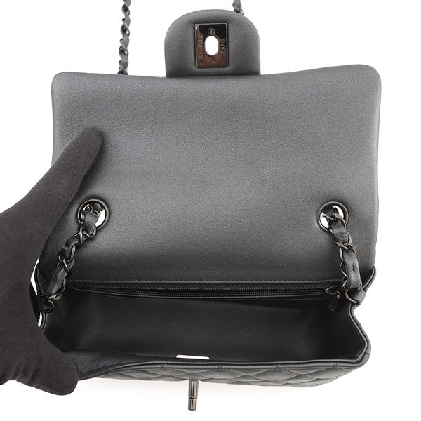 シャネル チェーンショルダーバッグ ココマーク ミニ マトラッセ 20 ラムスキン A69900 CHANEL 黒