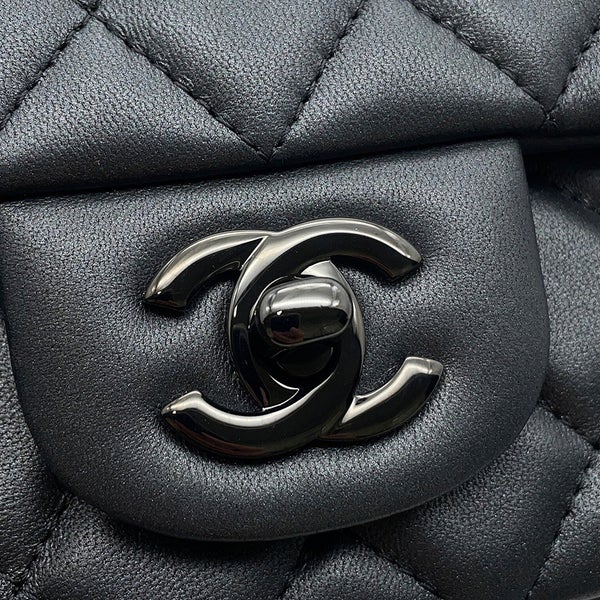 シャネル チェーンショルダーバッグ ココマーク ミニ マトラッセ 20 ラムスキン A69900 CHANEL 黒