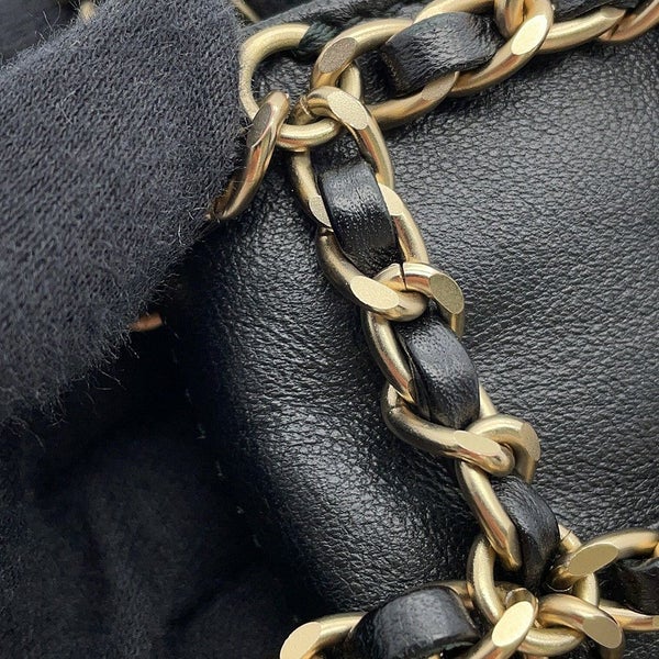 シャネル チェーンショルダーバッグ  チョコバー フォンケース ラムスキン AP1161 CHANEL 黒