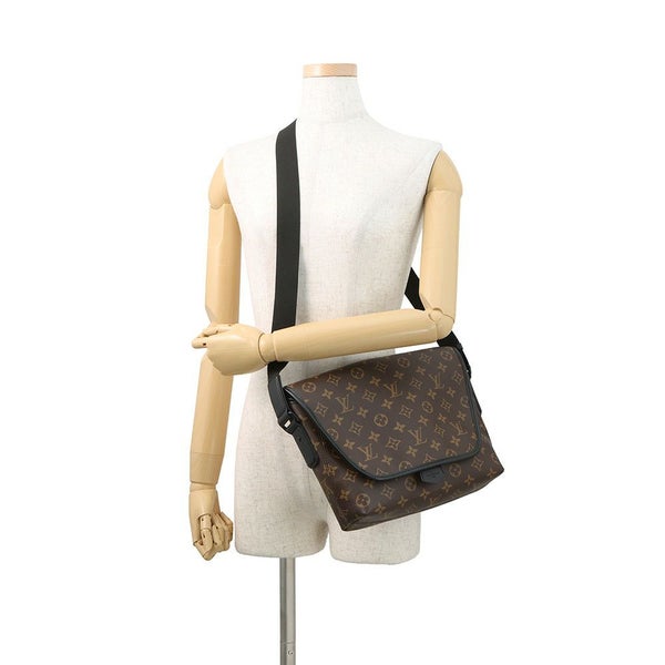 ルイヴィトン ショルダーバッグ モノグラム・マカサー マグネティック・メッセンジャー M45557 メンズ 黒 ブラック