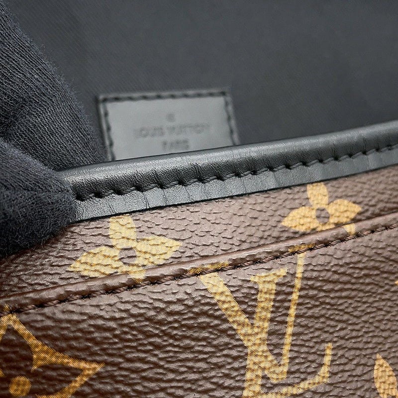 ルイヴィトン ショルダーバッグ モノグラム・マカサー マグネティック・メッセンジャー M45557 メンズ 黒 ブラック