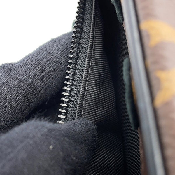 ルイヴィトン ショルダーバッグ モノグラム・タフタージュ ミニ ・ソフトトランク M68970 ブラック 黒