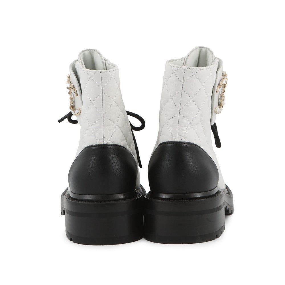 シャネル ショートブーツ マトラッセ ココマーク CHANEL19 レザー