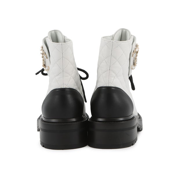シャネル ショートブーツ マトラッセ ココマーク CHANEL19 レザー レディースサイズ36 1/2C G36424 CHANEL 靴 白 黒